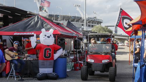 Football fans love flocking to Jacksonville for the annual Georgia-Florida game, but other fans would like to see a home-and-home series.  (Bob Andres / bandres@ajc.com)