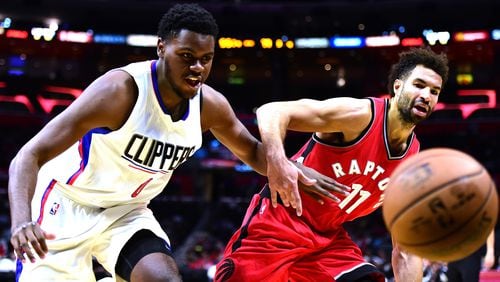 Diamond Stone (0) of the Los Angeles Clippers and Drew Crawford (11) of the Toronto Raptors chase after a loose ball during a preseason game at Staples Center on October 5, 2016 in Los Angeles, California. (Photo by Harry How/Getty Images)