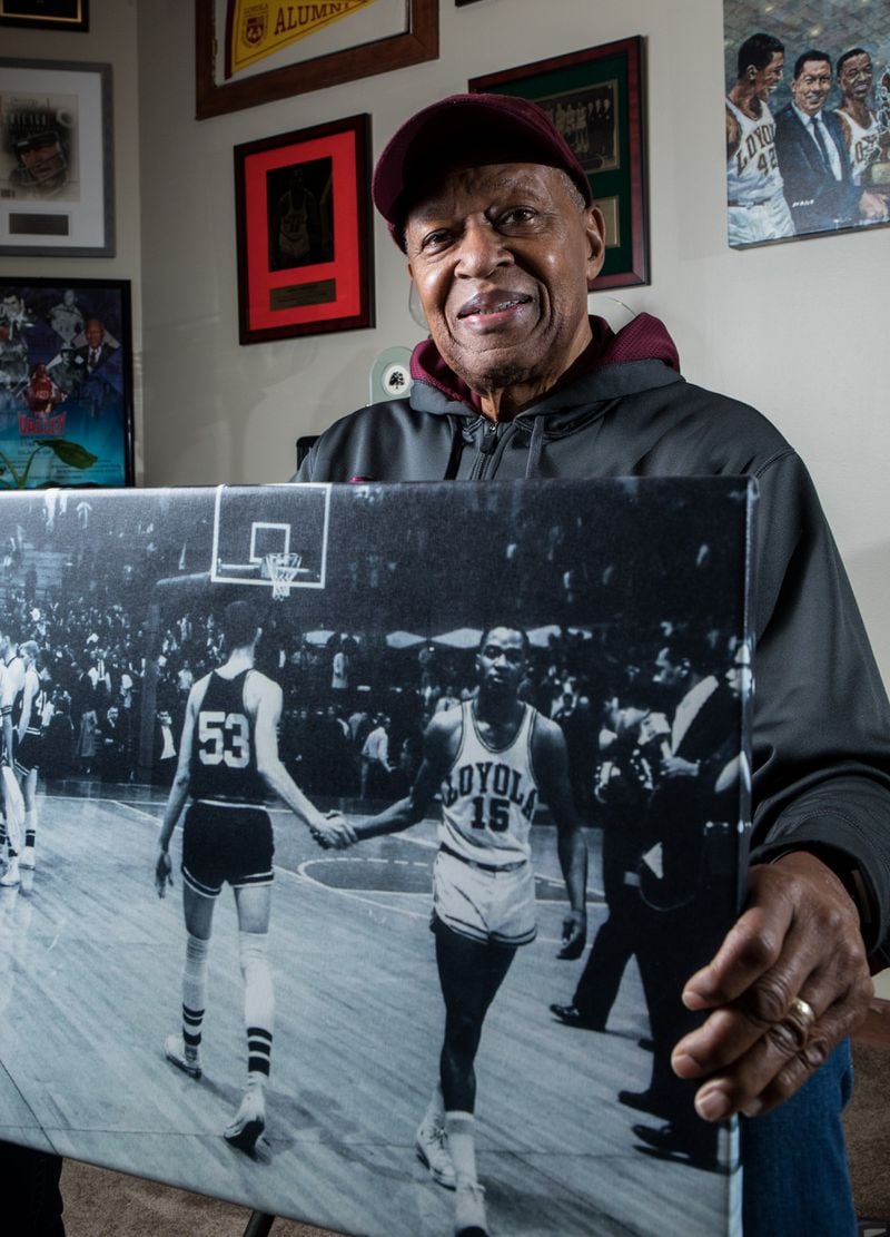 Jerry Harkness, former Loyola Ramblers basketball star, holds a picture from a March 15, 1963, game against Mississippi State at his home in Indianapolis on March 7, 2018. He was team captain for the 1963 Loyola NCAA tournament championship team. (Zbigniew Bzdak/Chicago Tribune/TNS)