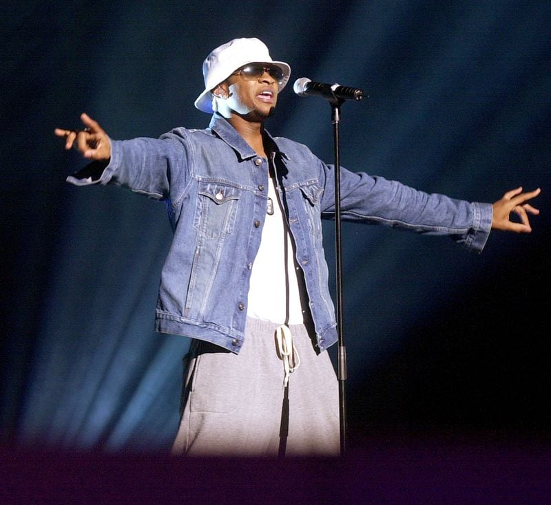 Singer Usher rehearses his act for the American Music Awards, Sunday, Jan. 6, 2002, at the Shrine Auditorium in Los Angeles. The awards show will be televised on Wednesday, Jan. 9. (AP Photo/Ric Francis)�