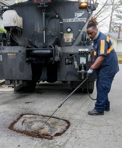 Mayor restarts pothole posse