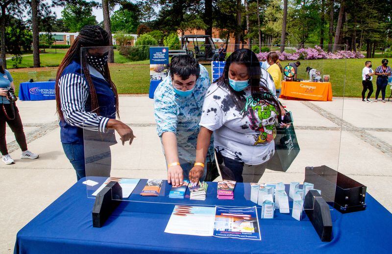  Clayton State University therapist Alexia Flen (R) talks with students at her Counseling and Psychological Services table during a  campus health fair Friday, April 16, 2021.  STEVE SCHAEFER FOR THE ATLANTA JOURNAL-CONSTITUTION