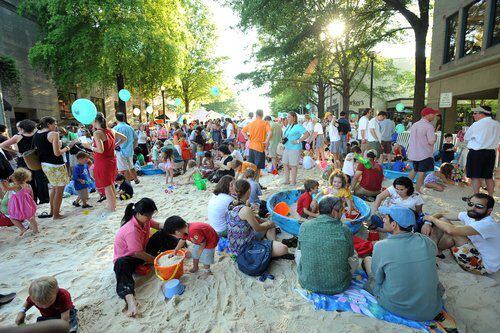 Hundreds enjoy Decatur 'beach'