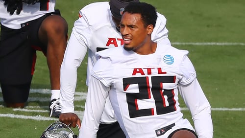 081920 Flowery Branch: Atlanta Falcons cornerback Isaiah Oliver loosens up during training camp on Wednesday, August 19, 2020 in Flowery Branch.    Curtis Compton ccompton@ajc.com