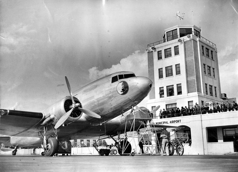 The original Dec. 24, 1939, caption for this photo reads: "Watching the silver ships arrive at Candler Field, Atlanta Municipal Airport, bringing with them the excitement of far places."