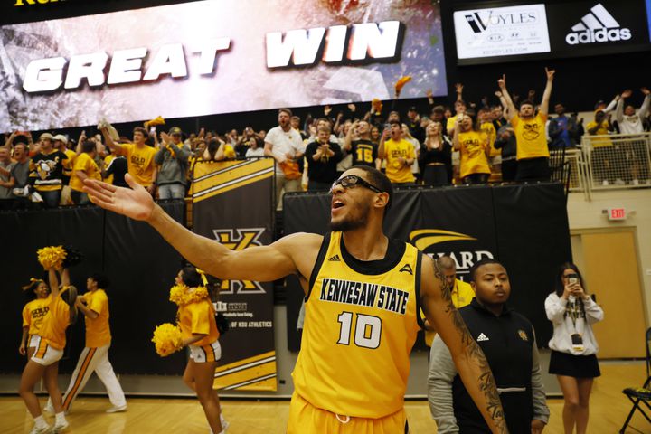Kennesaw State forward Alex Peterson (10) cheers with fans after the victory.
 Miguel Martinez / miguel.martinezjimenez@ajc.com