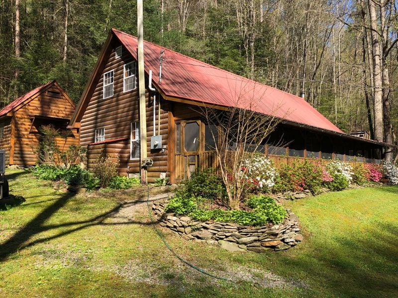 Camp Pinhoti is a cabin on the edge of the Cohutta Wilderness near Ellijay suitable for a large family and close to lots of hiking/biking trails.
Courtesy of Airbnb