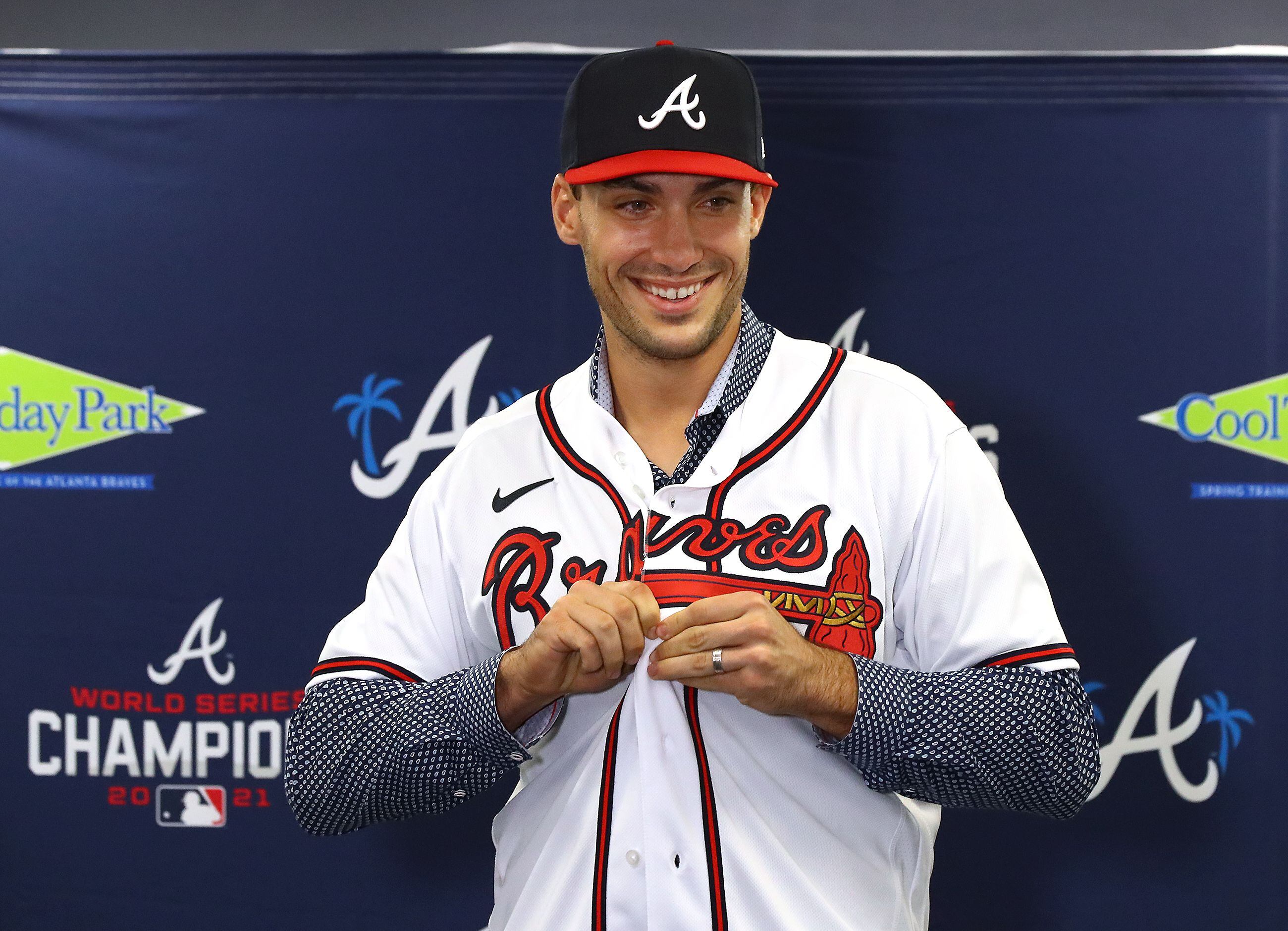 Photos: Braves welcome new first baseman Matt Olson at spring training