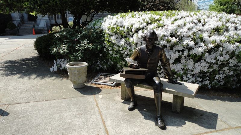 The Thomas Jefferson statue faced Ponce de Leon Avenue in downtown Decatur.
