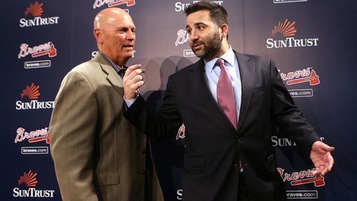 Braves manager Brian Snitker (left) and general manager Alex Anthopoulos at Anthopoulos’ hiring press conference in November 2017. (Curtis Compton/ccompton@ajc.com)
