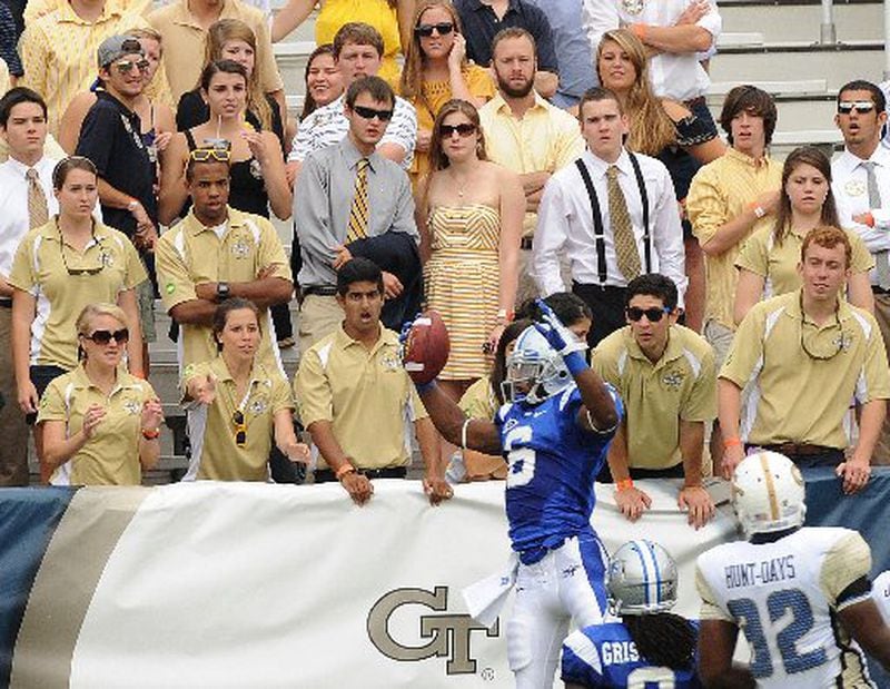 Desai's reaction (that's him to the left of the ball) fairly captured the feelings of Tech fans witness to the Jackets' 21-point loss to Middle Tennessee State. (AJC/JOHNNY CRAWFORD)