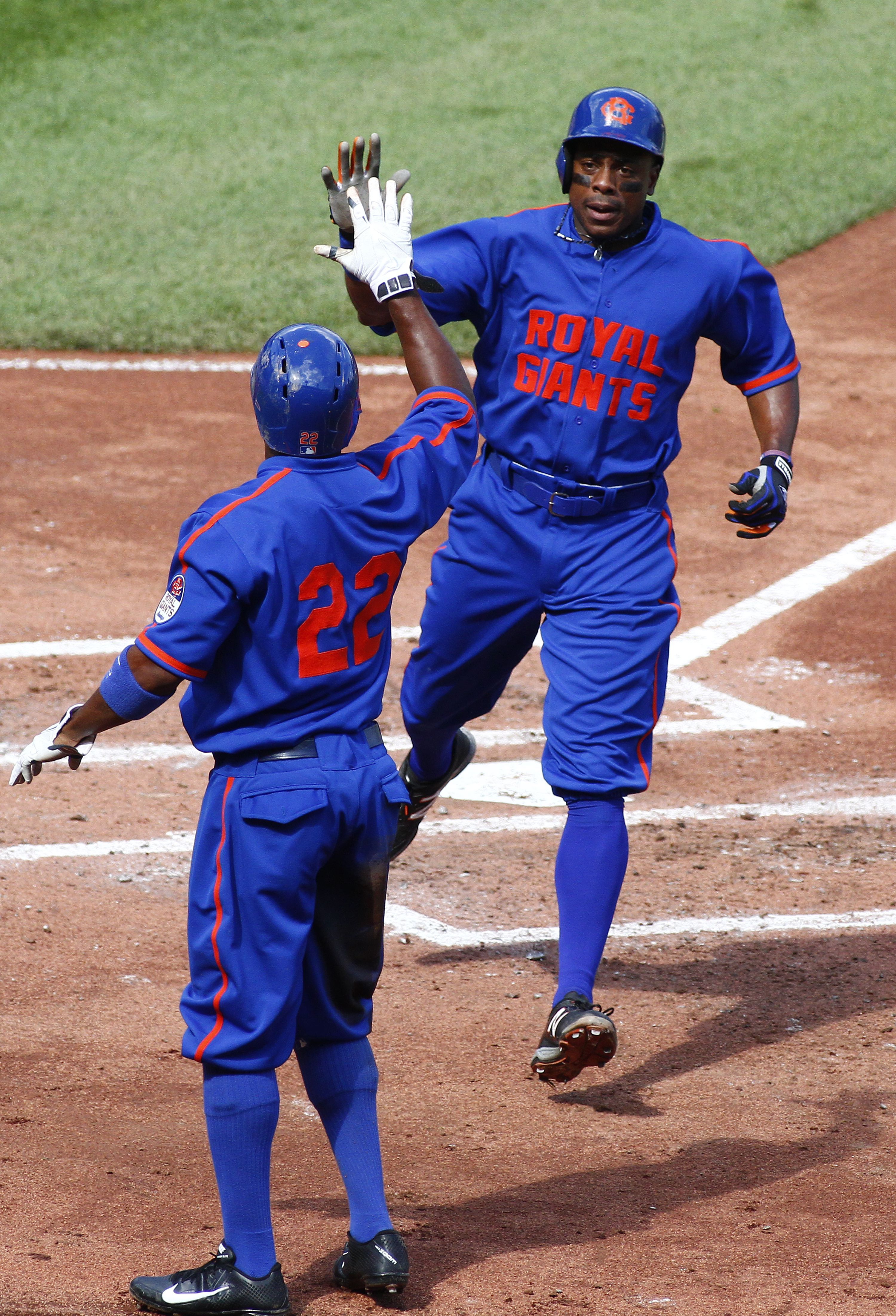 PHOTO: Giants to wear Negro League uniforms in Atlanta