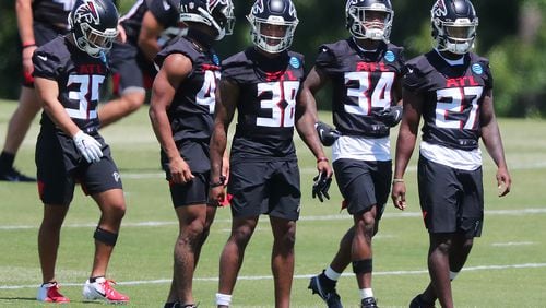051421 Flowery Branch: Atlanta Falcons rookie cornerbacks and safeties Avery Williams (from left), JR Pace, Marcus Murphy, Darren Hall, and Richie Grant line up to run a defensive drill during rookie minicamp on Friday, May 14, 2021, in Flowery Branch.     “Curtis Compton / Curtis.Compton@ajc.com”