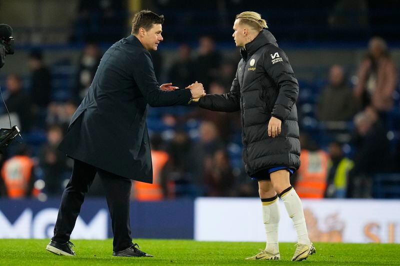 Chelsea's head coach Mauricio Pochettino shakes hands with Chelsea's Mykhailo Mudryk at the end of the English Premier League soccer match between Chelsea and Tottenham Hotspur at Stamford Bridge stadium in London, Thursday, May 2, 2024. (AP Photo/Kirsty Wigglesworth)