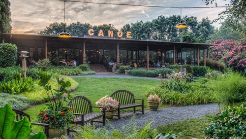 Canoe’s covered patio offers guests unparalleled views of the Chattahoochee River and surrounding manicured gardens. The patio can accommodate private dining groups of 15 to 20 guests at either one or two long wooden tables.
Courtesy of Green Olive Media