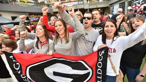 Georgia fans cheer for the team during the Rose Bowl Bash in downtown Los Angeles Sunday, Dec. 31, 2017.
