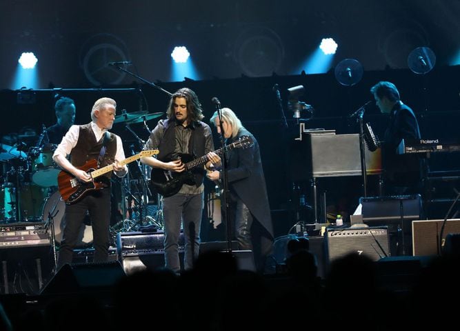 PHOTOS: The Eagles perform at State Farm Arena 2020