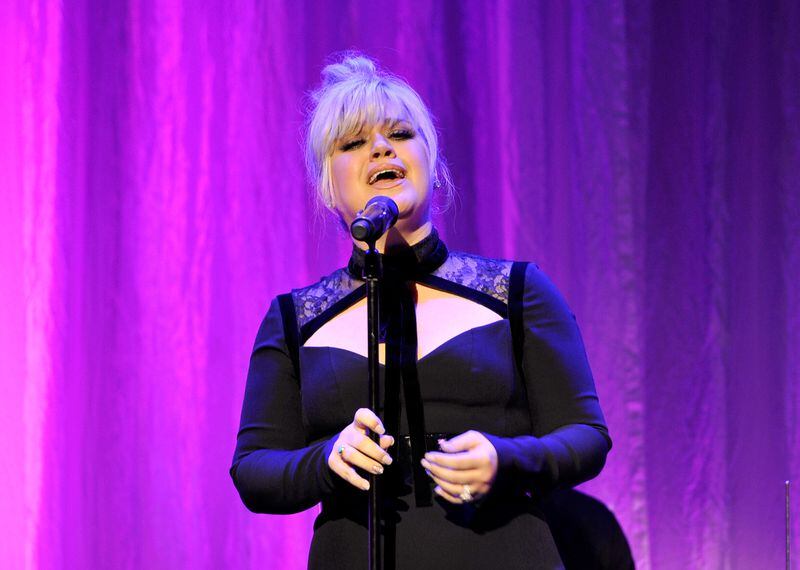  BEVERLY HILLS, CA - APRIL 27: Kelly Clarkson performs at UCLA Jonsson Cancer Center Foundation Hosts 23rd Annual "Taste for a Cure" Event Honoring President of Alternative and Reality Group for NBC Entertainment, Paul Telegdy at Regent Beverly Wilshire Hotel on April 27, 2018 in Beverly Hills, California. (Photo by John Sciulli/Getty Images for UCLA Jonsson Cancer Center Foundation)