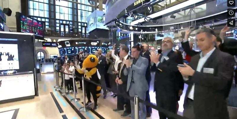 While the UGA mascot Hairy Dawg joined a group in the balcony where the NYSE bell is located, Buzz, the Georgia Tech mascot, was among the celebrities cheering and watching from the floor below. (Screen capture from NYSE Closing Bell ceremony)