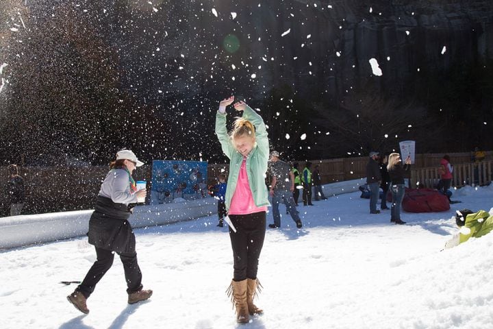Photos: Playing in snow at Stone Mountain Park