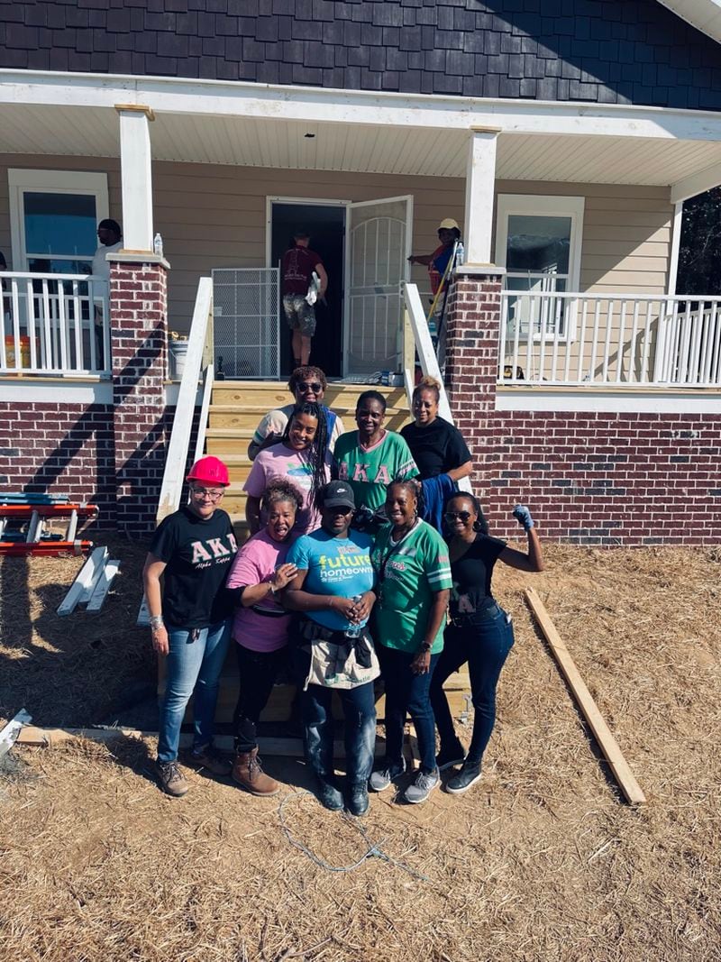 Center, bottom row, is new homeowner Tekia Rice. Here, she is joined by members of Pi Alpha Omega chapter of Alpha Kappa Alpha. The chapter has committed to helping build five homes for single mothers within five years. Rice will move in by mid-December. Photo courtesy of Pi Alpha Omega. 
