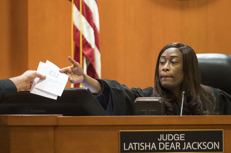 DeKalb County Superior Court Judge LaTisha Dear Jackson hands over notes by the jury as deliberations continued for a third day the Robert "Chip" Olsen murder trial at the DeKalb County Courthouse on October 8, 2019.  (Alyssa Pointer/Atlanta Journal Constitution)