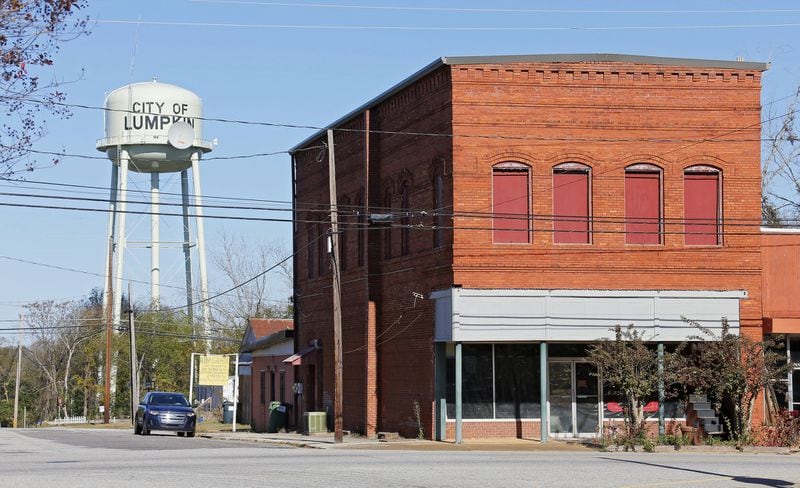 DECEMBER 11, 2017 — Many of the stores in downtown Lumpkin are closed or vacant. Stewart County in South Georgia was singled out in a recent U.S. Census Bureau report as having one of the lowest median household incomes in the nation at $20,882. A small rural county with about 5,700 residents, Stewart also has one the highest percentages of families living in poverty at 38.4 percent. BOB ANDRES /BANDRES@AJC.COM