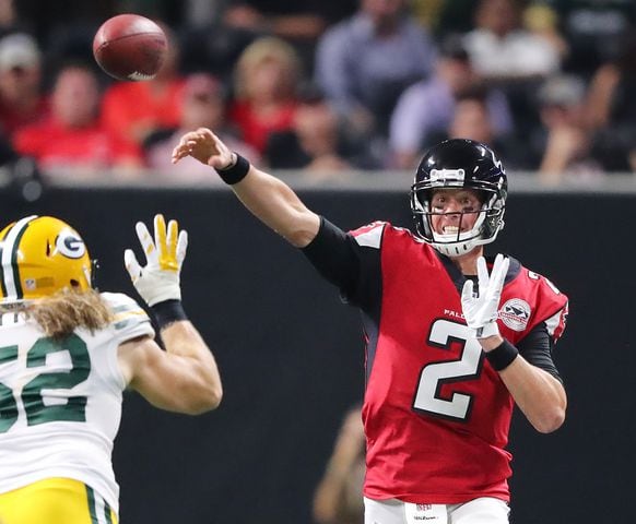 Photos: Falcons are tested by the Packers