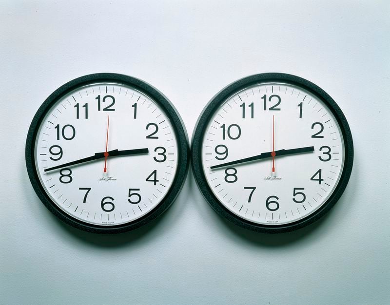 Felix Gonzalez-Torres' "Perfect Lovers," (1987-1990). 
Courtesy of High Museum of Art/Dallas Museum of Art, fractional gift of The Rachofsky Collection. Copyright Felix Gonzalez-Torres