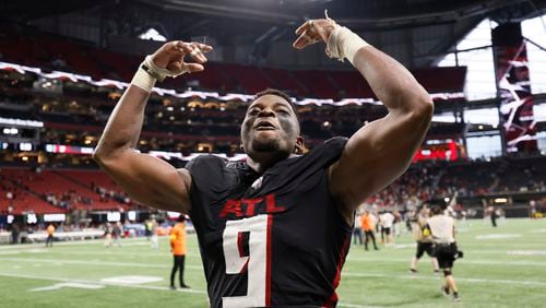 Outside linebacker Lorenzo Carter, who was set to become a free agent March 15, signed a two-year contract to remain with the Falcons on Tuesday. (Miguel Martinez file photo / miguel.martinezjimenez@ajc.com