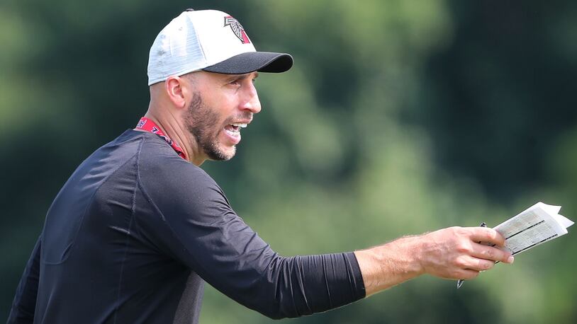 073121 Flowery Branch: Atlanta Falcons offensive coordinator Dave Ragone calls a play during the third day of training camp practice on Saturday, July 31, 2021, in Flowery Branch.   ���Curtis Compton / Curtis.Compton@ajc.com���