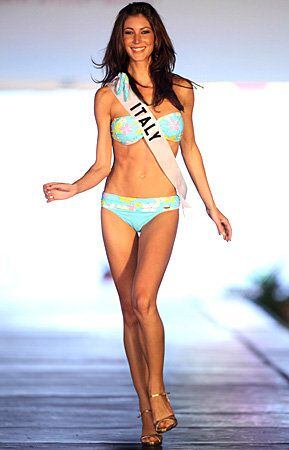 Miss Universe 2009 swimsuit photos
