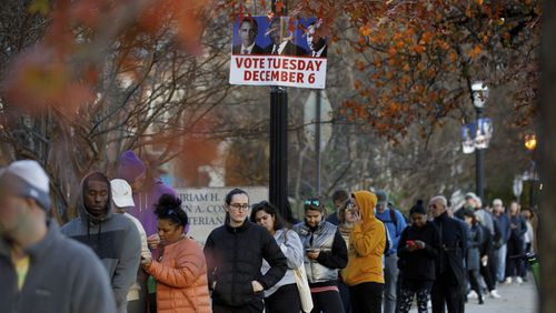 Georgia voters wait to cast their ballots outside a polling location at Ponce De Leon Library in Atlanta on Dec. 2, 2022, in the contest between the incumbent Sen. Raphael Warnock (D-Ga.) and Republican Herschel Walker. (Dustin Chambers/The New York Times)