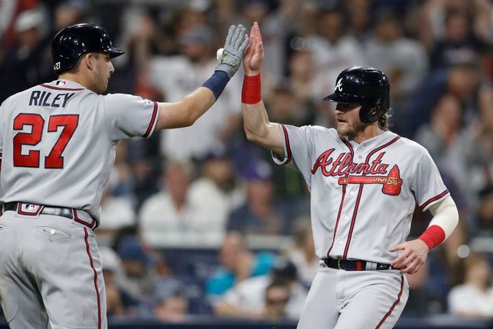 Photos: Braves outlast Padres in 10 innings