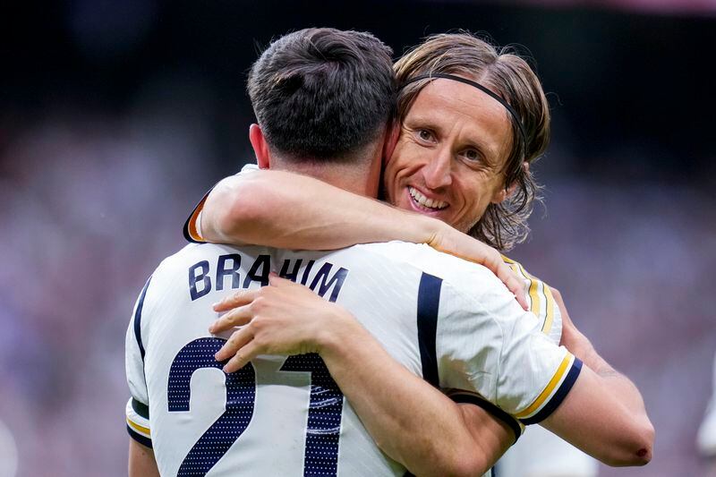 Real Madrid's Brahim Diaz, right, celebrates with his teammate Real Madrid's Luka Modric after scoring his side's opening goal during the the Spanish La Liga soccer match between Real Madrid and Cadiz at the Santiago Bernabeu stadium in Madrid, Spain, Saturday, May 4, 2024. (AP Photo/Manu Fernandez)