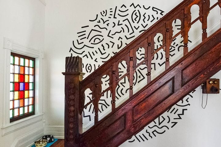 Artwork adds life to entryways, foyers