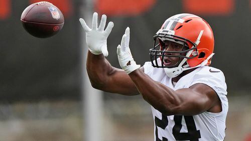Cleveland Browns running back Nick Chubb catches a pass during practice, Thursday, July 29, 2021, in Berea, Ohio. (Tony Dejak/AP)