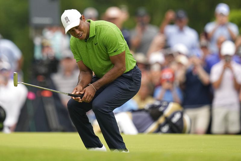 Tiger Woods reacts after missing a putt on the sixth hole during the second round of the PGA Championship golf tournament at Southern Hills Country Club, Friday, May 20, 2022, in Tulsa, Okla. (AP Photo/Eric Gay)