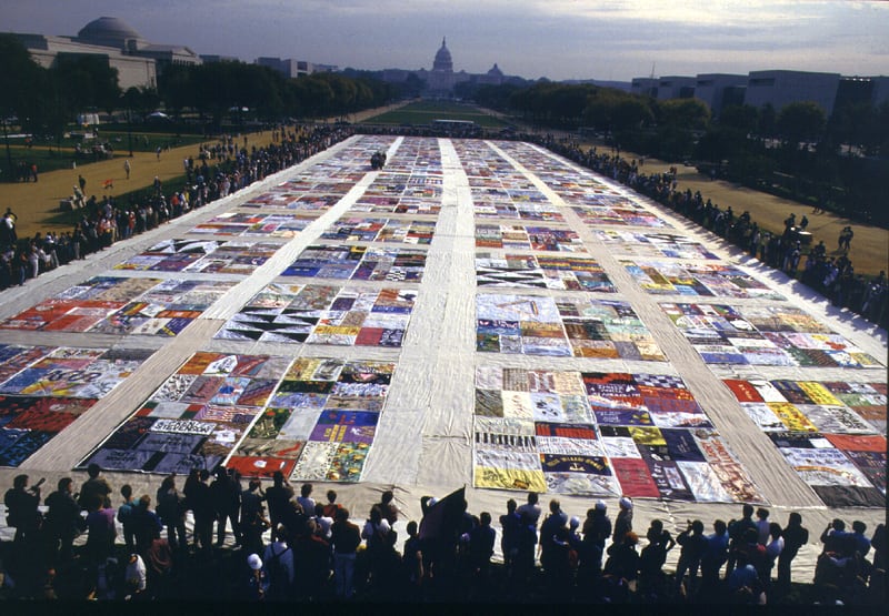 The AIDS Memorial Quilt has been displayed on the National Mall in Washington, D.C., several times, most recently in 2012. The last time the entire quilt was displayed on the mall was in 1996. Because it is so large now, and would extend well beyond the length of the mall, it has to be displayed in a successive series of panels over several days.