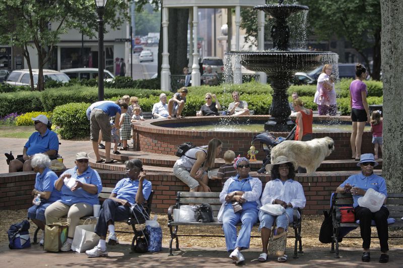 May 13, 2010: Members of the Powder Springs Senior Center took a field trip to the newly renovated Marietta Square.