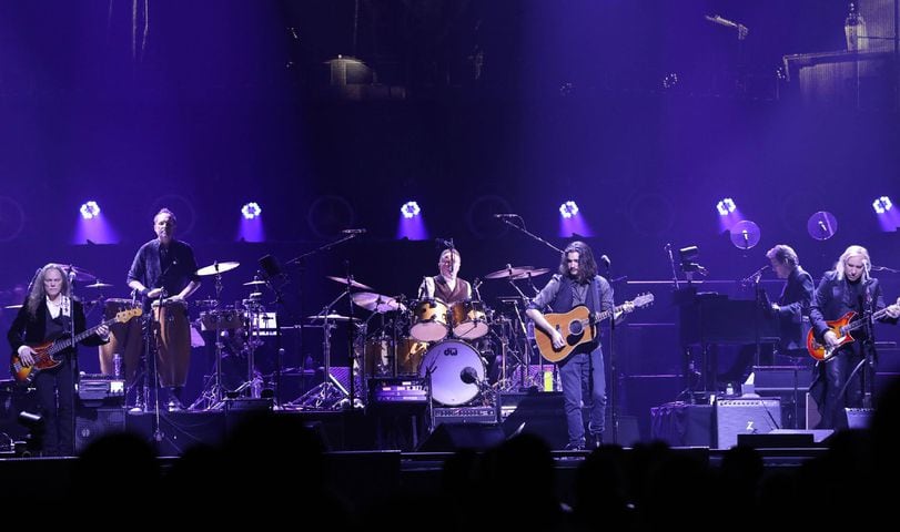 PHOTOS: The Eagles perform at State Farm Arena 2020