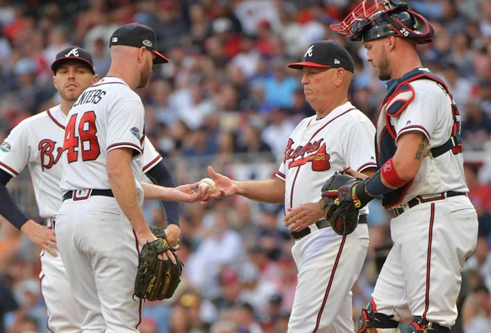 Photos: Braves, Dodgers meet in Game 4 of National League Division Series