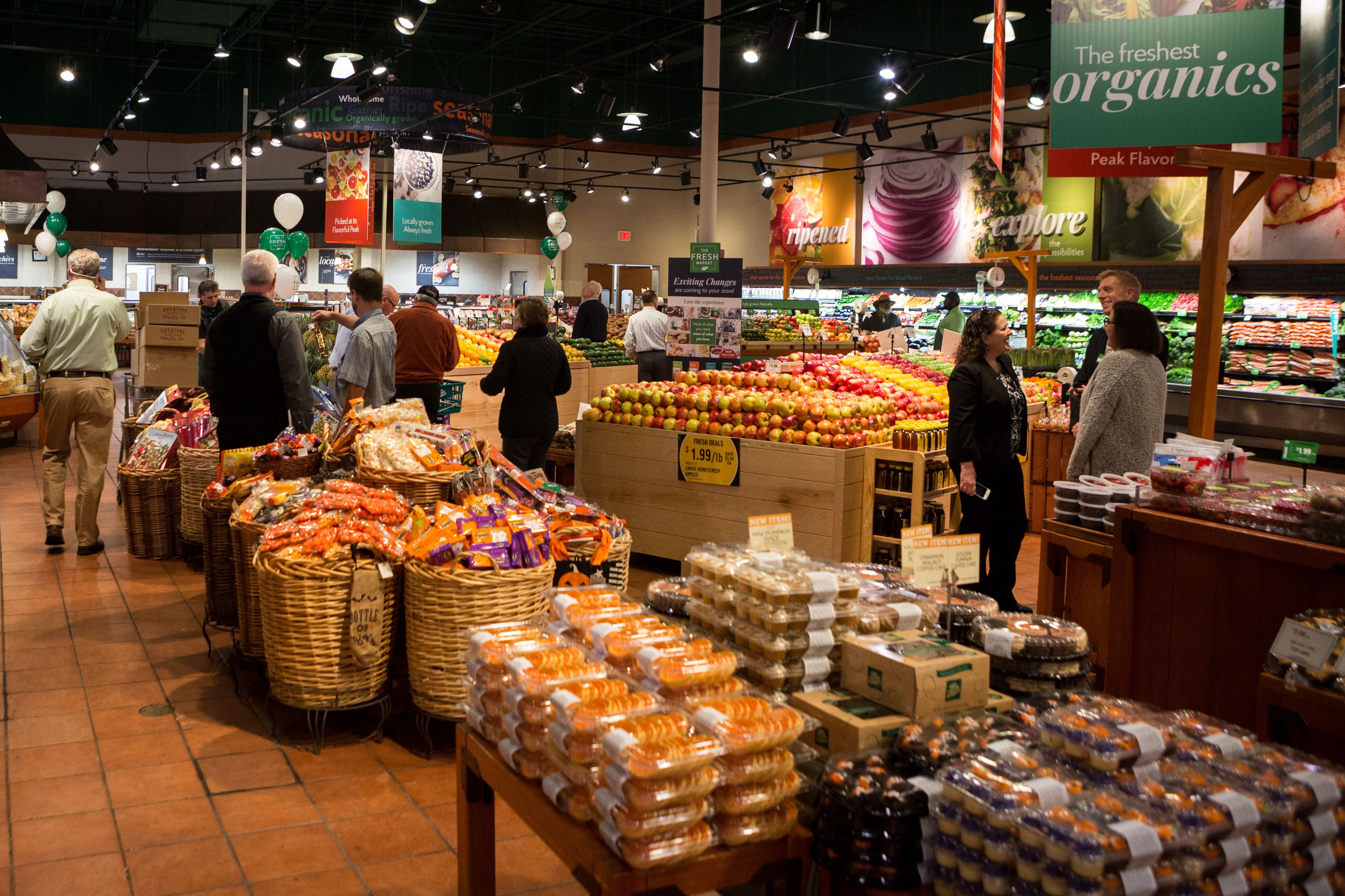 The Fresh Market offers expanded selections as grocery war heats up, image size:4459x2973