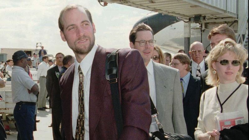 Atlanta Braves pitchers John Smoltz (left) and Greg Maddux board a charter flight along with teammates, family and Braves staff for the trip to Cleveland Monday, Oct. 23, 1995, for the resumption of the 1995 World Series.