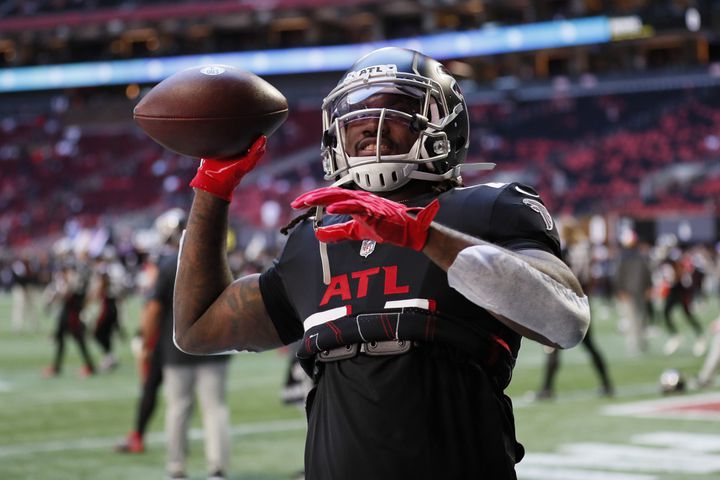 Falcons running back Cordarrelle Patterson warms up before the game against the Browns on Sunday. (Miguel Martinez / miguel.martinezjimenez@ajc.com)
