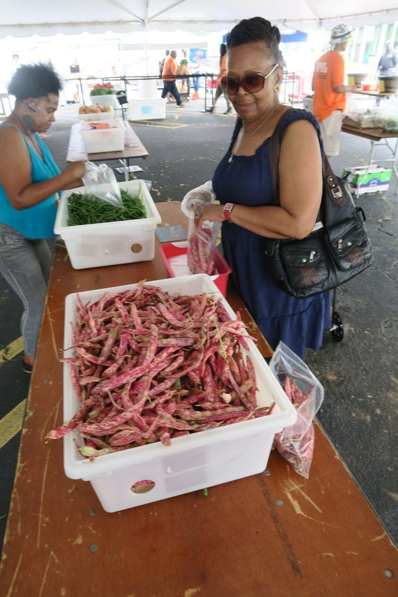 Sharon Hendricks sorts through bins of pinto beans, just one of several dozen varieties of fruits and vegetables available to shoppers at Fresh on Dek. Photo: Marcia Killingsworth