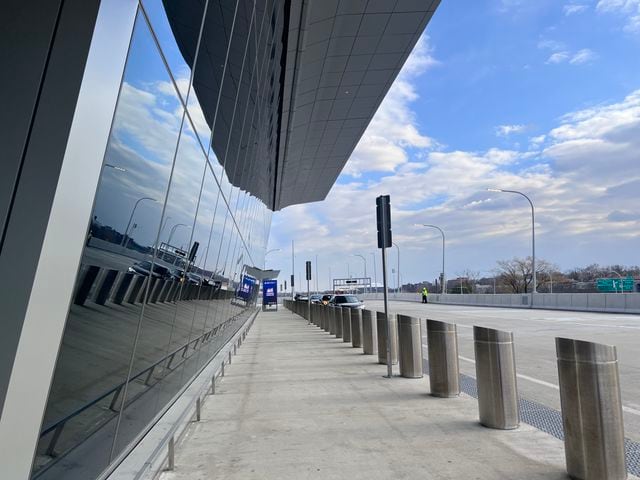 Delta's curbside check-in building