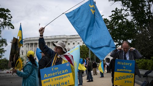 
                        Demonstrators in support of Ukraine rally outside the Capitol in Washington on Saturday morning, April 20, 2024. The House on Saturday was heading toward passage of a $95 billion foreign aid package for Ukraine, Israel and Taiwan, as House Speaker Mike Johnson put his job on the line to advance the long-stalled legislation in defiance of hard-liners from his own party. (Haiyun Jiang/The New York Times)
                      