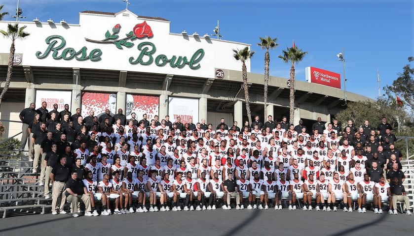 Photos: The scene at the Rose Bowl just before the Georgia-Oklahoma game