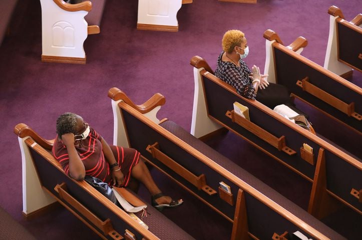 Churchgoers across metro Atlanta attend socially distant, drive-in services